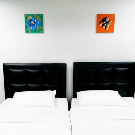 Suksomboon Residence Bangkok Buitenkant foto
