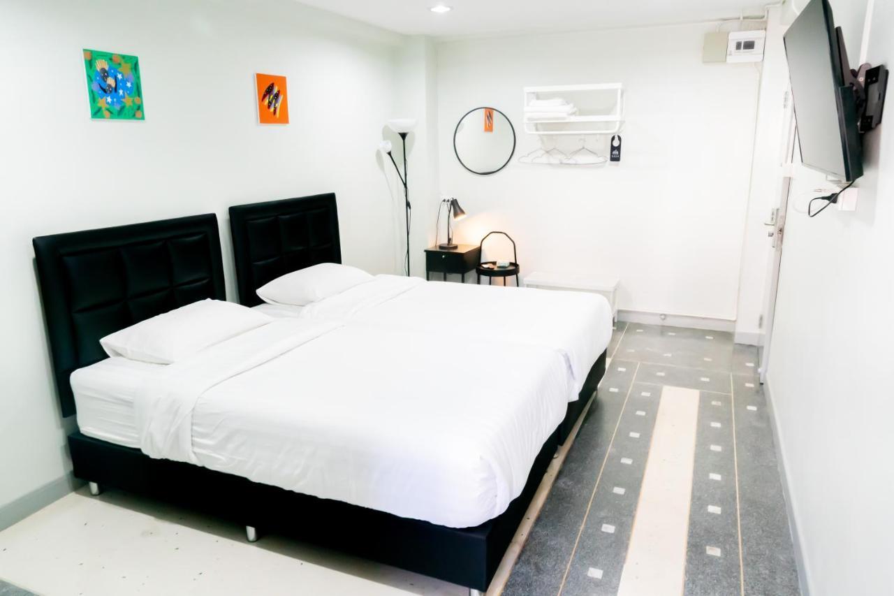 Suksomboon Residence Bangkok Buitenkant foto