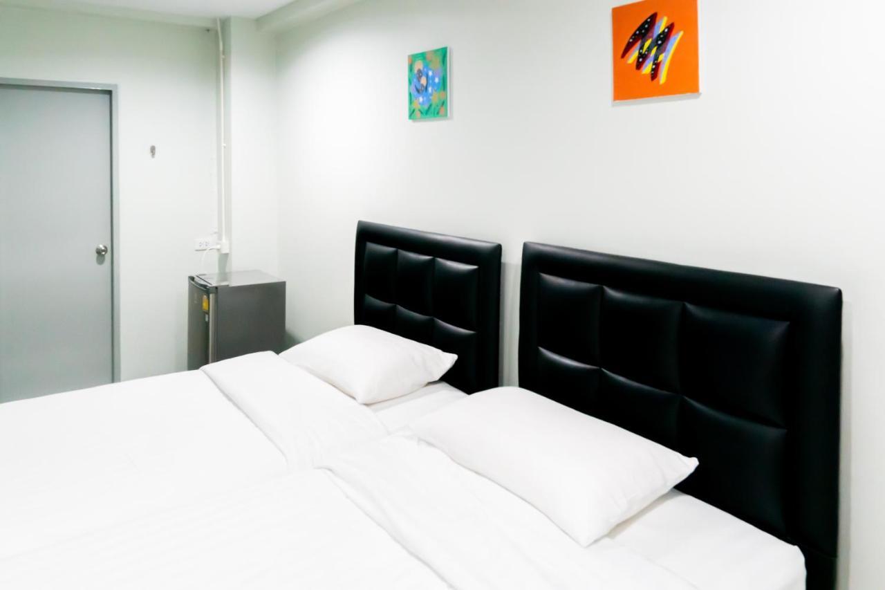 Suksomboon Residence Bangkok Buitenkant foto