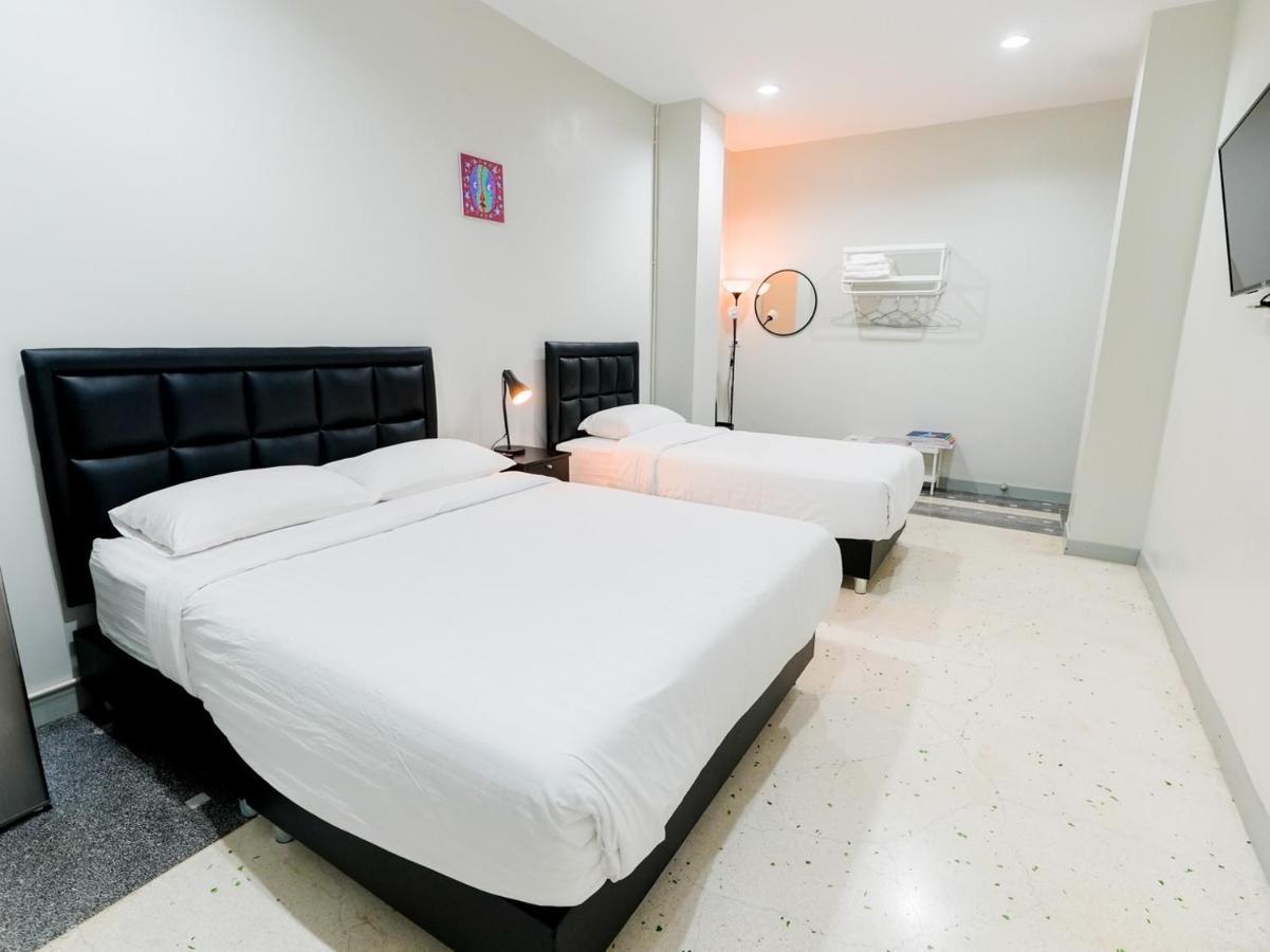 Suksomboon Residence Bangkok Buitenkant foto