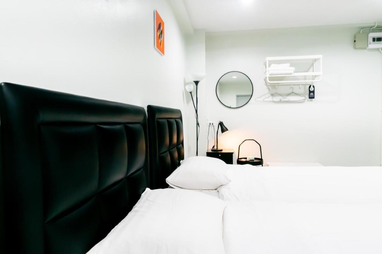 Suksomboon Residence Bangkok Buitenkant foto