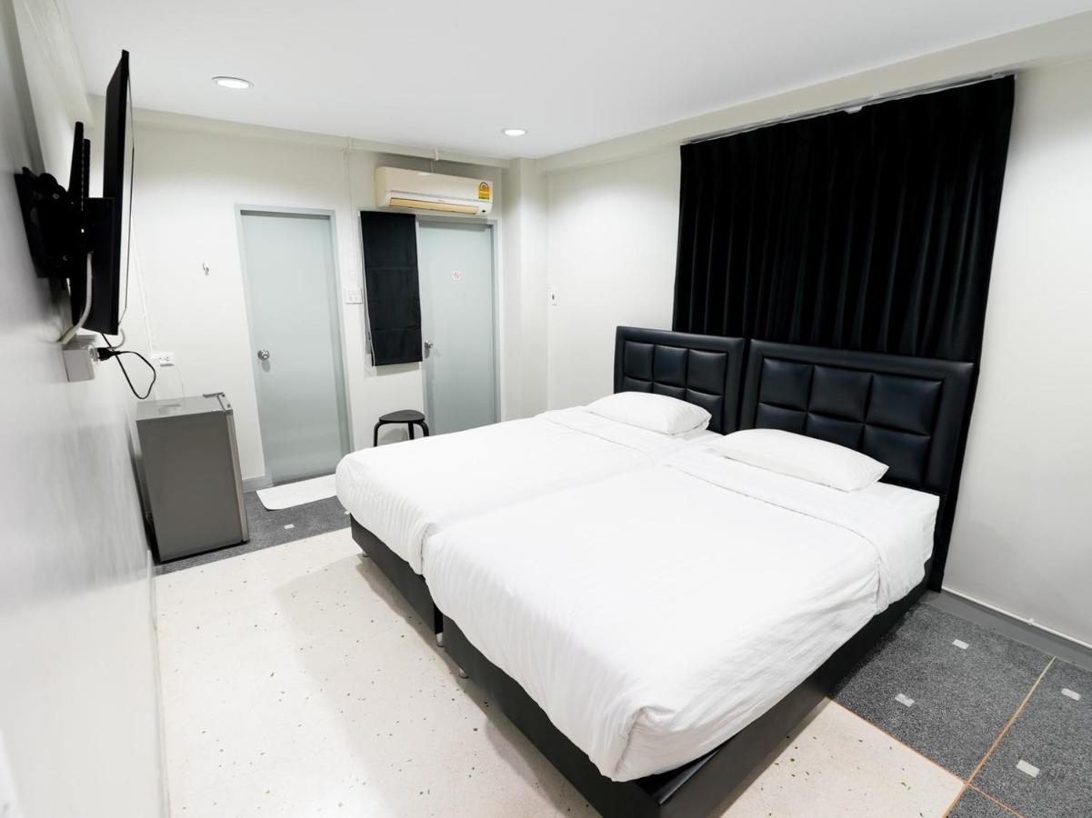Suksomboon Residence Bangkok Buitenkant foto