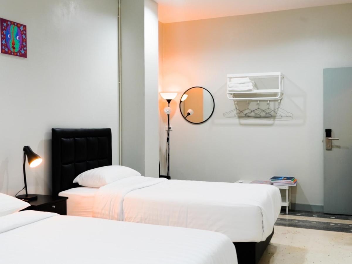 Suksomboon Residence Bangkok Buitenkant foto