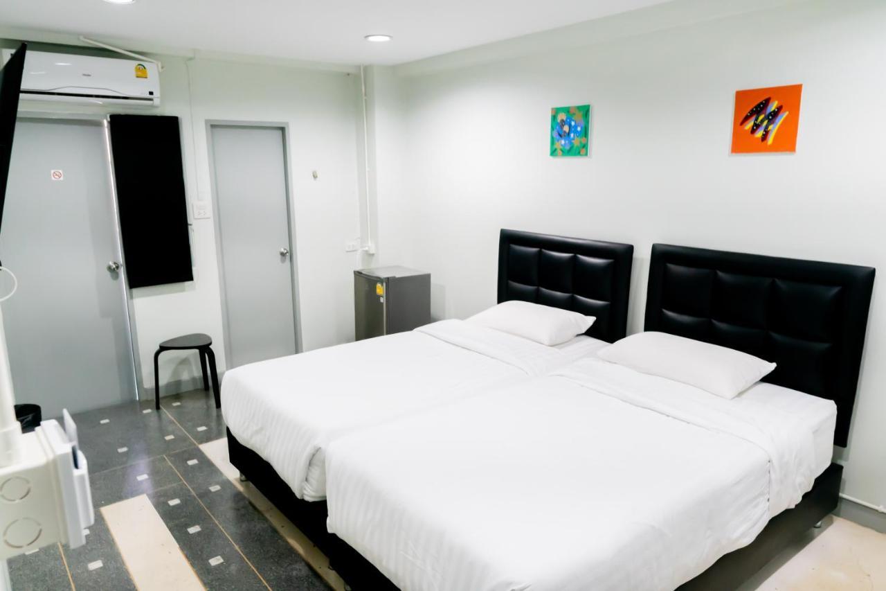 Suksomboon Residence Bangkok Buitenkant foto