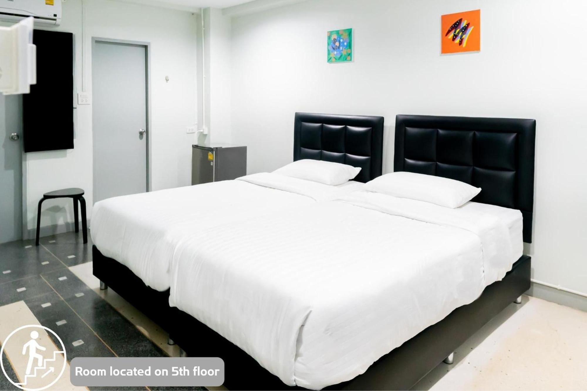 Suksomboon Residence Bangkok Buitenkant foto
