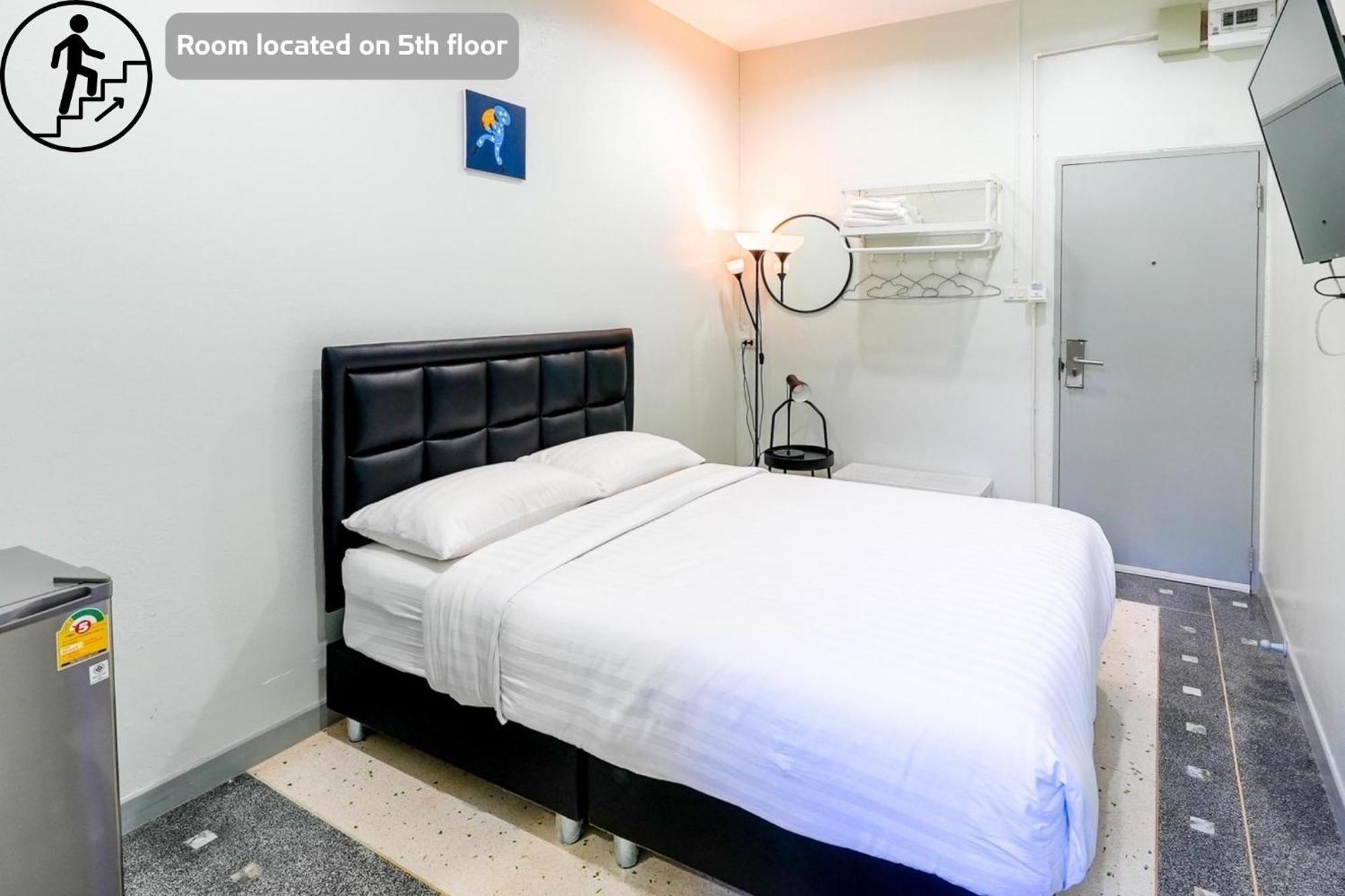 Suksomboon Residence Bangkok Buitenkant foto