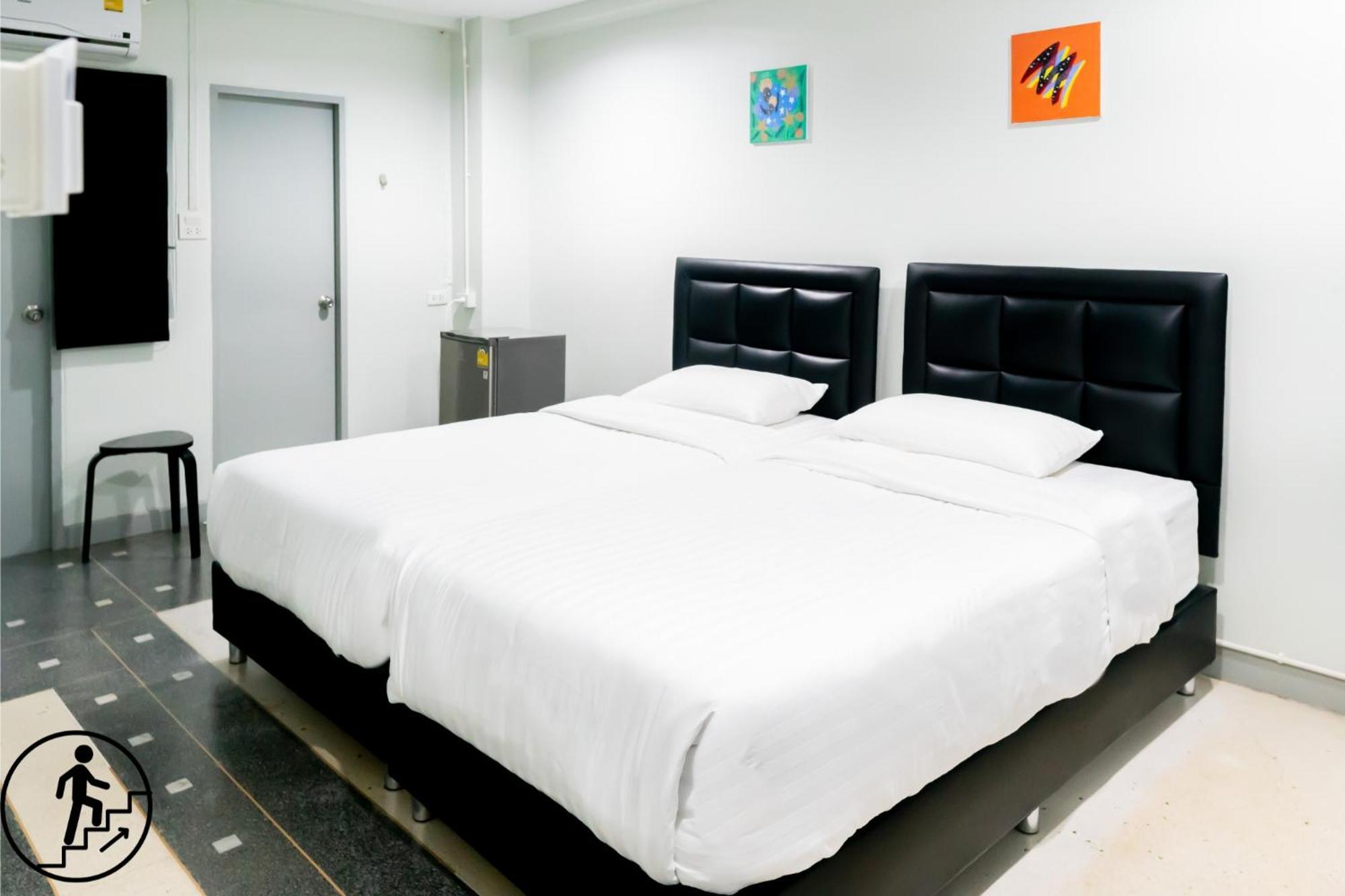 Suksomboon Residence Bangkok Buitenkant foto